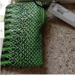 NIB KENNETH COLE REACTION Wristlet